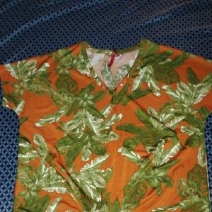 Love Scarlett Orange and Green Leaf Print Top Medium Women's